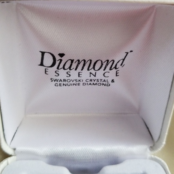 Diamond Essence Swarovski Crystal Gen Earrings - Picture 4 of 5